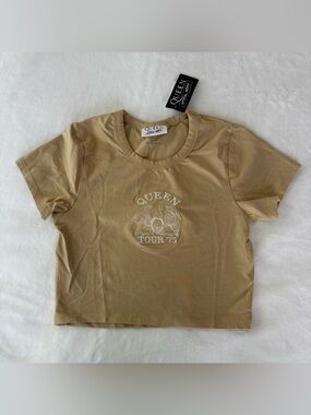 NWT Queen Graphic Tee